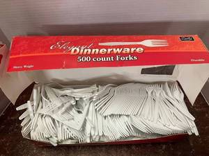 lot 116 image: Heavy Weight Plastic Forks