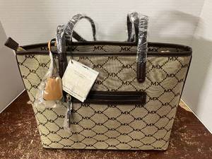 lot 33 image: Max Studio Double Handle Tote