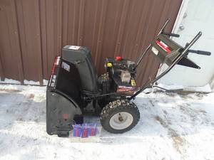 Yard Machine 8 hp 26 Snow blower with electric start. Heavy duty unit. Used condition. Tested & works. As shown. *THIS ITEM HAS A RESERVE.