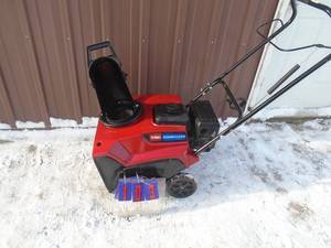 Toro 721E power clear snow thrower with electric start. Tested & works. As shown.