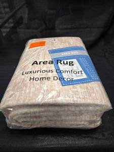 lot 58 image: 5x7 Area Rug