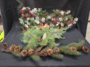lot 139 image: Misc. Christmas Decor