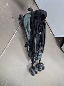 lot 198 image: Foldable Stroller with cup holder