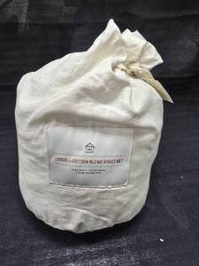 lot 229 image: Threshold King Size Sheets