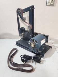 lot 34 image: Toolkraft Belt Sander