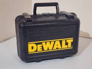 lot 25 image: DeWalt Random Orbit Electric Palm Sander