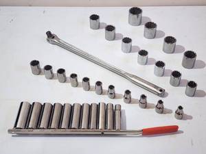 lot 92 image: Craftsman Metric Socket Tool Set