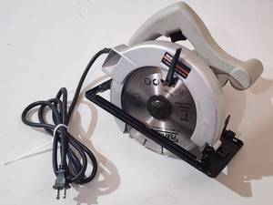 lot 29 image: Handy Works Electric 7 14 Circular Saw