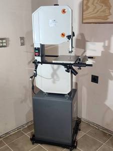 lot 24 image: Wilton 14 Tradesman Metal  Wood Cutting Bandsaw on a Rolling Platform
