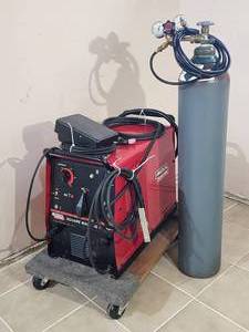 lot 101 image: Lincoln Electric Square Wave Tig 175 Pro Welding Unit