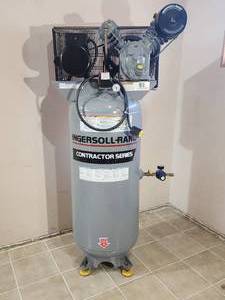 lot 9 image: Ingersoll-Rand Contractor Series 230 Amps Air Compressor