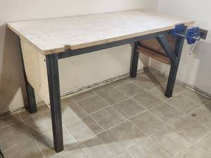 lot 15 image: Commercial Grade Work Bench with Under Vise