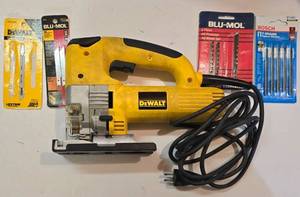 lot 70K image: G - Dewalt DW321 Jigsaw with Extra Blades and Case
