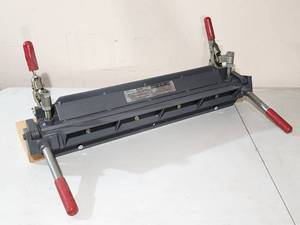 lot 203 image: Central Machinery 24 Sheet Metal Bender