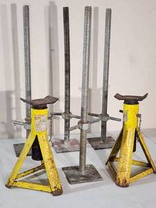 lot 100 image: (4) Screw Stands & Set of Jack Stands