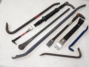 lot 23 image: Large Assortment of Pry Bars