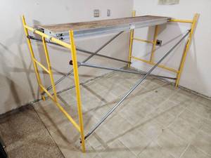 lot 153 image: Complete 4ft Scaffolding Unit