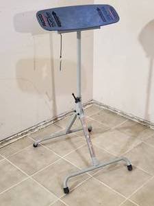 lot 14 image: Rigid Adjustable Height Stand