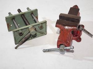 lot 6 image: (2) Workbench Vises