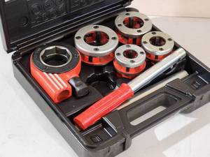 lot 162 image: Heavy-Duty Black Pipe Threader