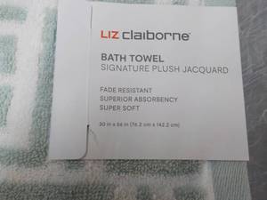 lot 3 image: Liz Claiborne Signature Plush Jacqu...