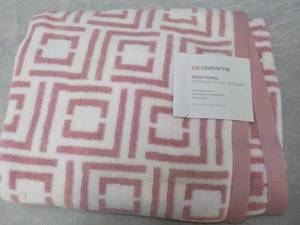 lot 8 image: Liz Claiborne Signature Plush Jacqu...