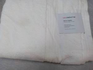 lot 14 image: Liz Claiborne Signature Plush Jacqu...