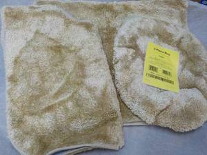 lot 21 image: 3 pc Linen Rug Bath Set...