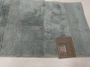 lot 42 image: Fieldcrest Heritage Spa Bath Rug 17...