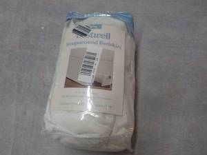 lot 47 image: King Size Nestwell Wrap Around Whit...