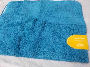 lot 52 image: Distant Lands 24 x 38 Bath Rug...