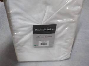 lot 53 image: Madison Park White Satiny Shower Cu...