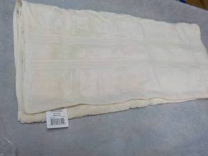 lot 54 image: 100% Cotton Bath Towel ...