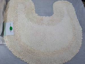 lot 66 image: Double Ruffle Rug 20 x 20...