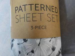 lot 69 image: Patterned 3 pc Twin Sheet Set...