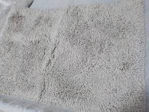 lot 75 image: Mohawk Home Bath Rug 17 x 24...