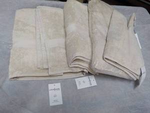 lot 77 image: 6 pc Linum Home Bath Towel Set ret...