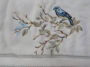 lot 94 image: Avanti Home Towel Ivory love Nest 2...