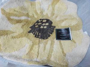 lot 95 image: Avanti Home Bath Rug 27 x 28...