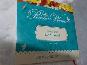 lot 146 image: Set of 3 The Pioneer Women Sculpted...