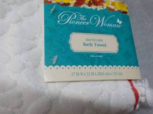 lot 148 image: Set of 3 The Pioneer Women Sculpted...