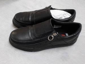 lot 202 image: Billy Shoes Mens size 12...
