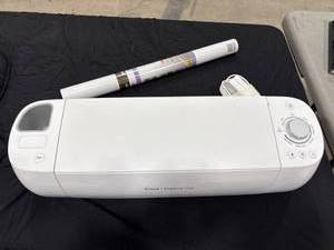 lot 0912 image: Cricut Explore One & Vinyl