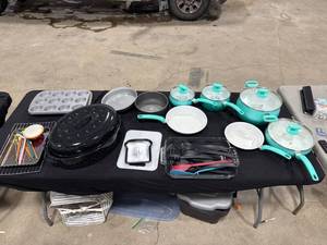 lot 0920 image: Kitchen Cookware & Bakeware Lot