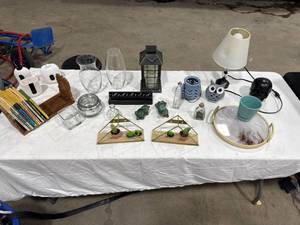 lot 0923 image: Assorted Home Decor Lot