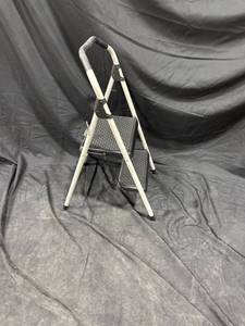 lot 0931 image: 2-Step Folding Step Stool