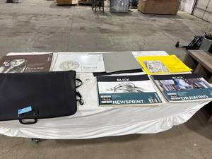 lot 0940 image: Art Drawing & Newsprint Set with Case