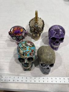 lot 0981 image: Collection of 5 Decorative Skulls