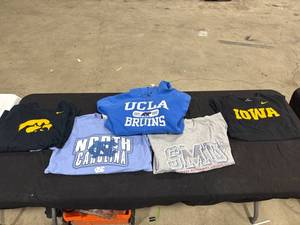 lot 0987 image: Collegiate Apparel Lot