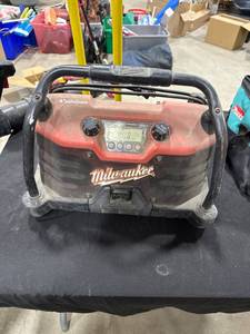 lot 0996 image: Milwaukee Jobsite Radio